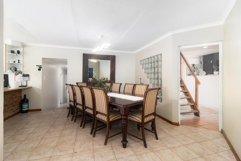 5 Bedroom Property for Sale in Vredekloof Western Cape